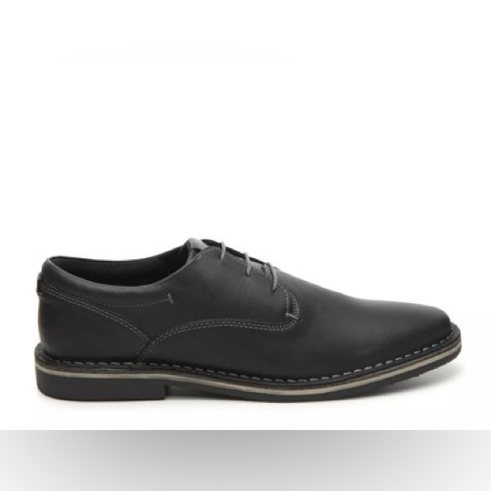 Steve Madden Black Oxfords with Classic Lace-Up Design - Picture 5 of 10